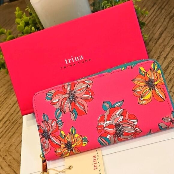 Trina Turk Pink Floral Women's Wallet NWT - Picture 1 of 14